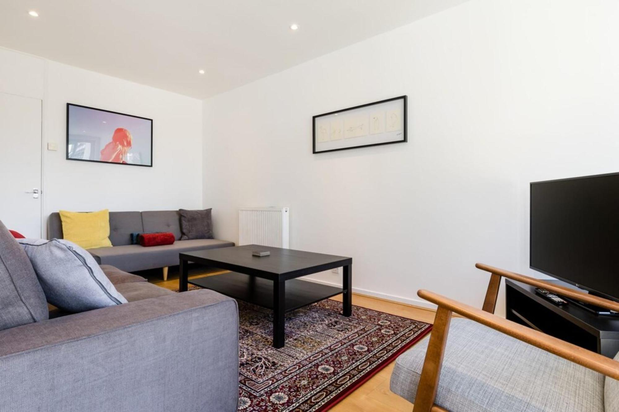 Cosy 4 Bed In London- Sleeps 8 * Londra