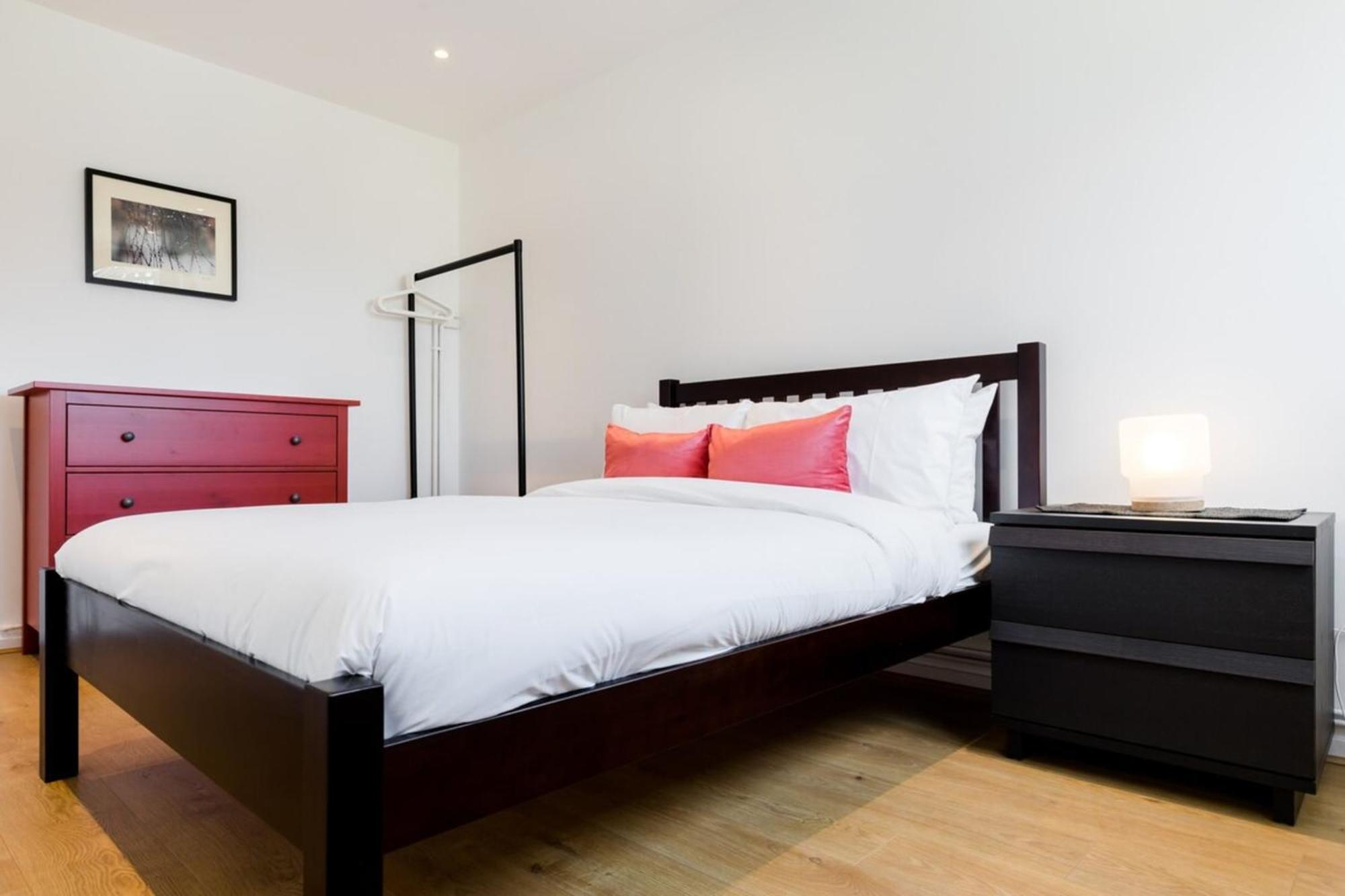 Cosy 4 Bed In London- Sleeps 8 Appartamento Londra