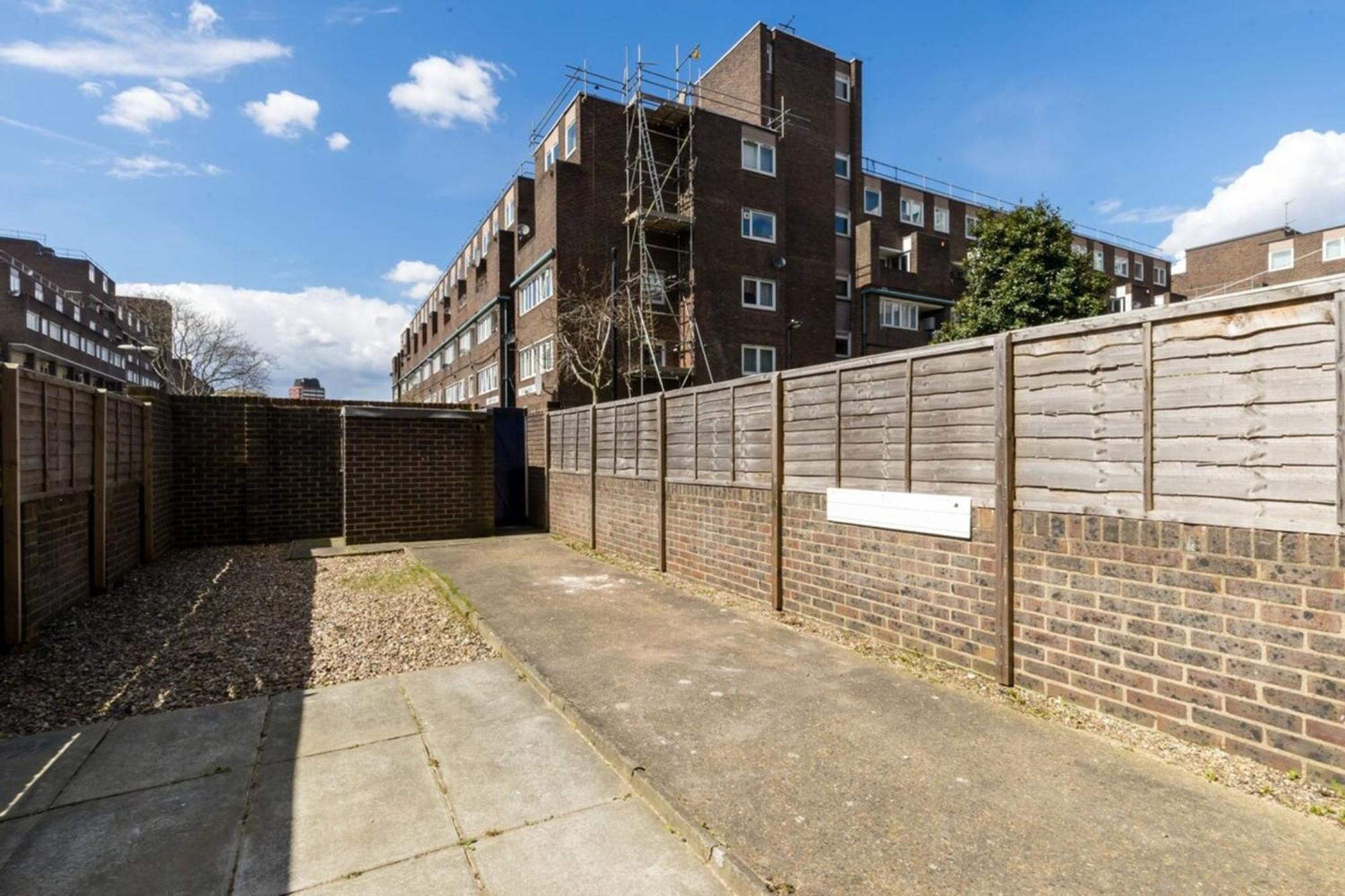 Cosy 4 Bed In London- Sleeps 8 Londra