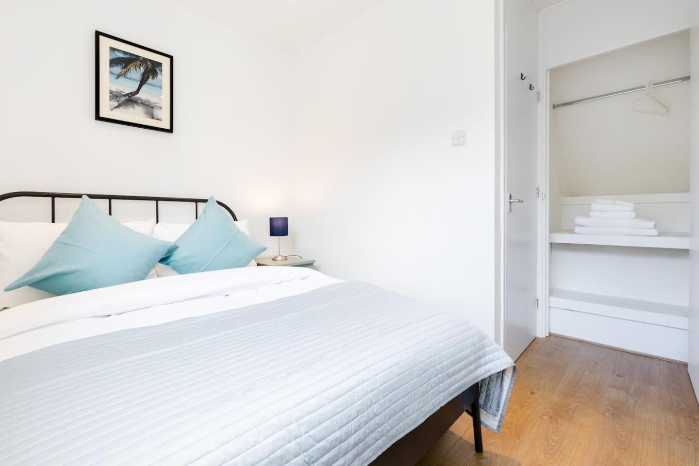 Cosy 4 Bed In London- Sleeps 8 Londra